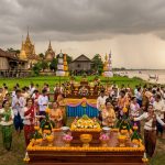 découvrez le festival unique au cambodge qui appelle la pluie et célèbre la paix entre le cambodge et la thaïlande, un événement culturel riche en traditions et en espoir.