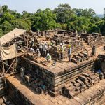siem reap consacre un investissement de 250 000 dollars pour la restauration et la préservation du site historique du phnom bakheng, un trésor culturel emblématique.