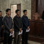 au cambodge, plusieurs journalistes condamnés pour trahison voient leur dernier recours en justice rejeté, suscitant une vive inquiétude pour la liberté de la presse dans le pays.