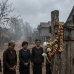 dix ans après l'assassinat d'une voix dissidente au cambodge, le silence et la peur continuent de marquer la société cambodgienne, empêchant la vérité de se faire entendre.