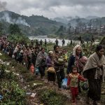 découvrez la situation critique du conflit entre la thaïlande et le cambodge, où plus de 20 000 cambodgiens sont contraints de quitter leur foyer en quête de sécurité.